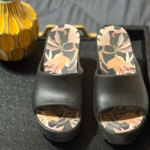 BareTraps Black Floral Mules